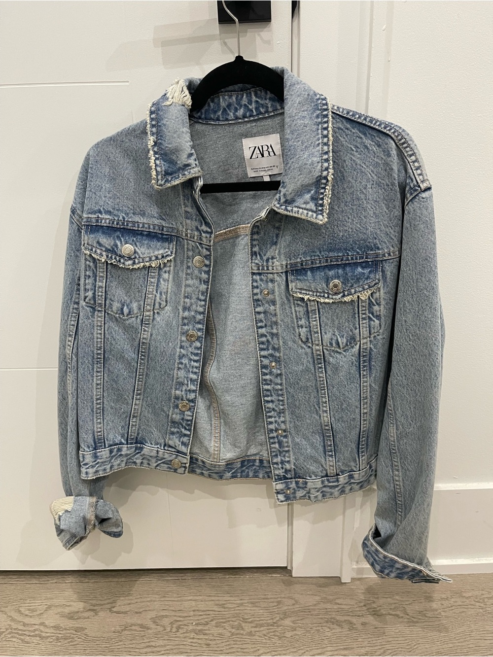 Like New ZARA Women’s Classic Light Blue Trucker Denim Jacket - S/M